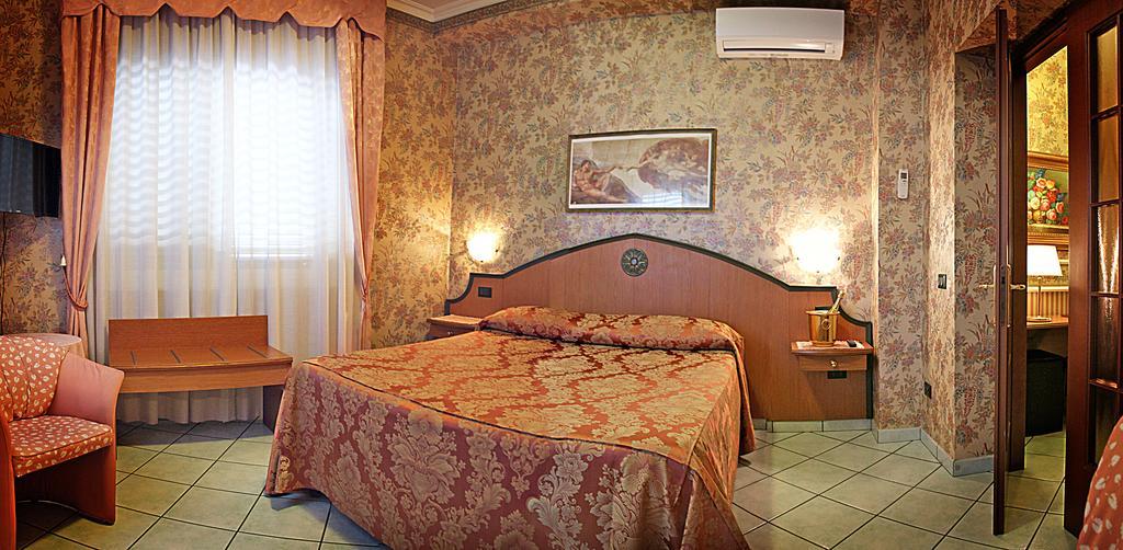 Hotel Nespolo D'Oro Lariano 部屋 写真