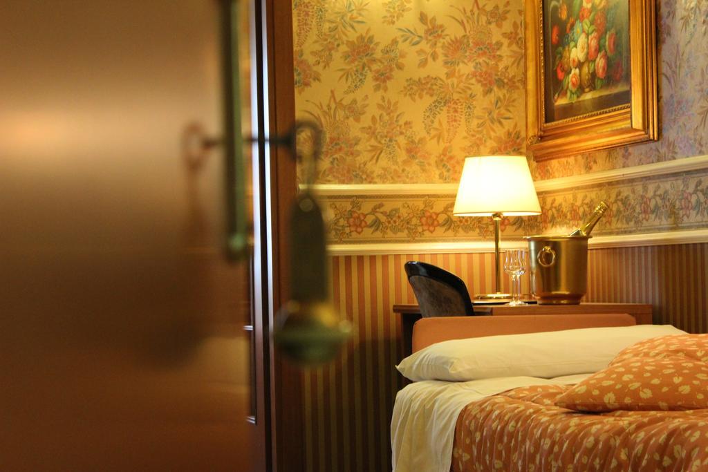 Hotel Nespolo D'Oro Lariano 部屋 写真